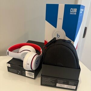 Beats Solo3 Wireless Headphones with Case & Box